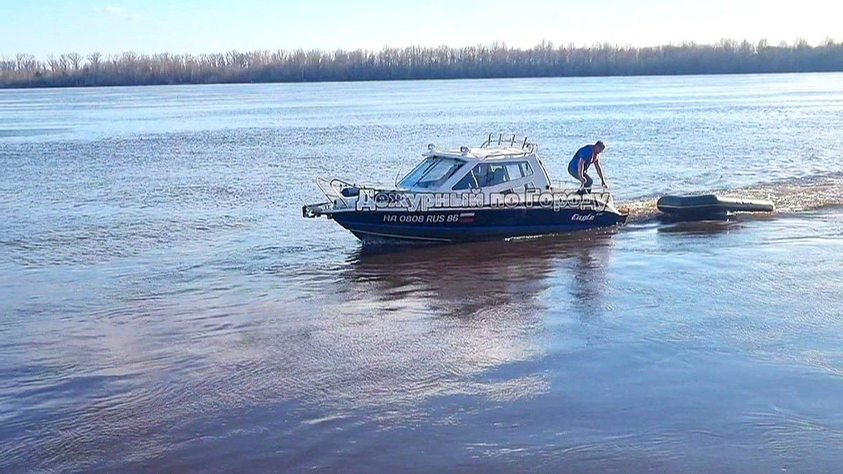    В Нижневартовске женщина перевернулась на моторной лодке