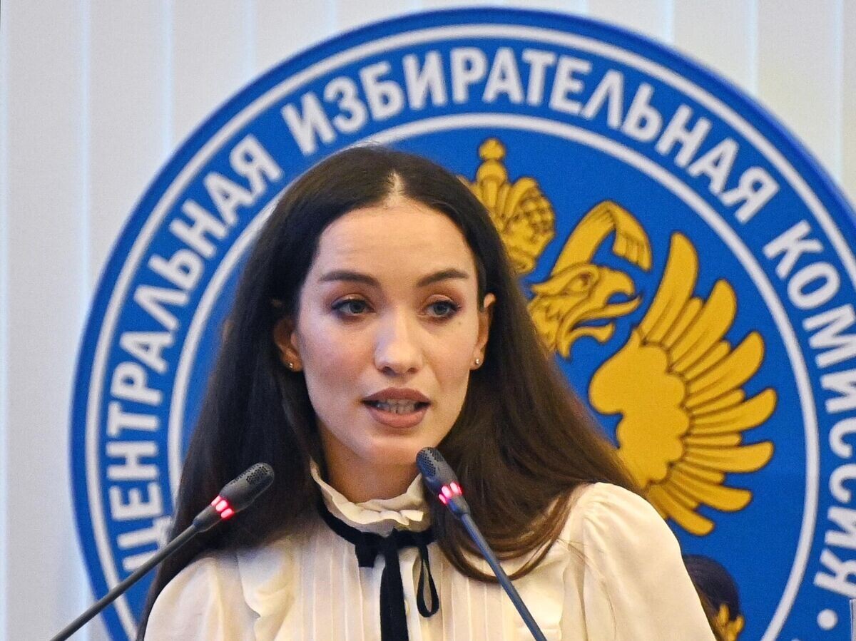    Певица Виктория Дайнеко, возглавившая общефедеральную часть списка партии "Зеленая альтернатива", на заседании Центральной избирательной комиссии РФ© РИА Новости / Евгений Одиноков