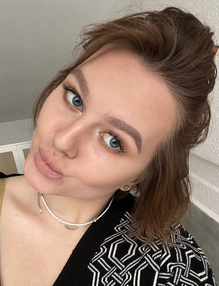 мой стандартный макияж год назад:)