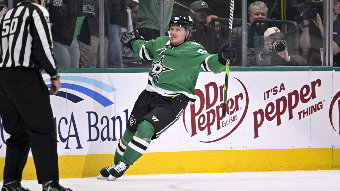 Форвард «Далласа» Микаэль Гранлунд сделал хет-трик в матче с «Виннипегом» (3:1) 14 мая.
Фото Imagn Images, USA Today Sports