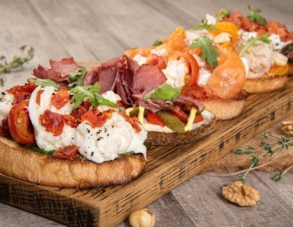 Брускетты для настоящих гурманов: 16 вкусных идей