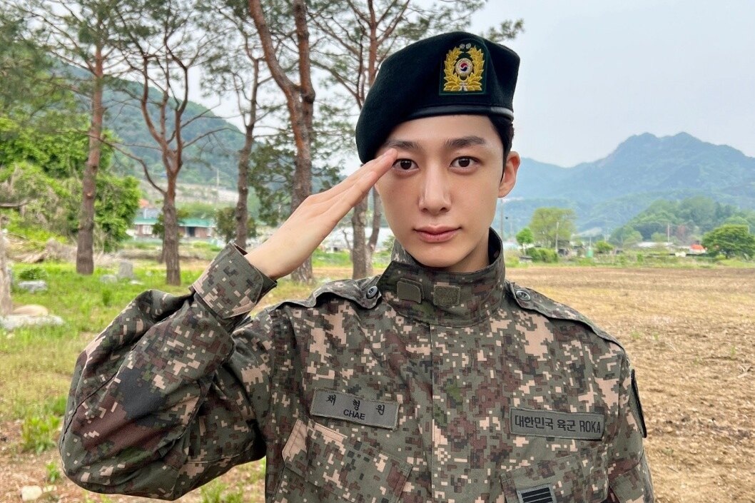     Хёнвон из MONSTA X завершил военную службу перед 10-летием группы