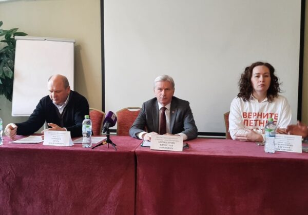 Игорь Коренков, депутат ЗакСа Петербурга Вячеслав Бороденчик и Евгения Духовникова