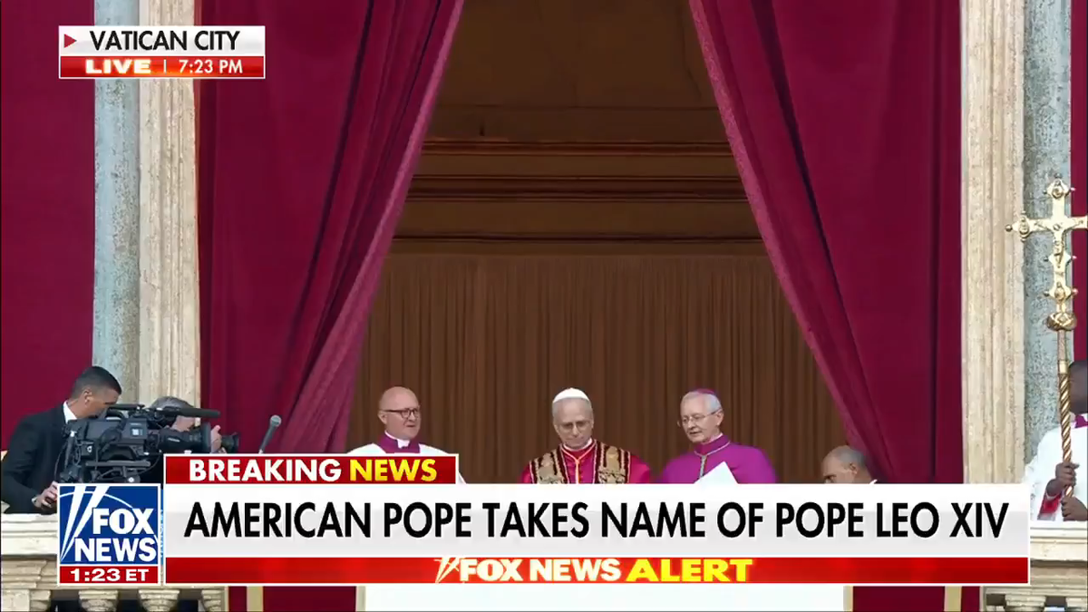 Роберт Прево - новый Папа Лев XIV на ватиканском балконе.