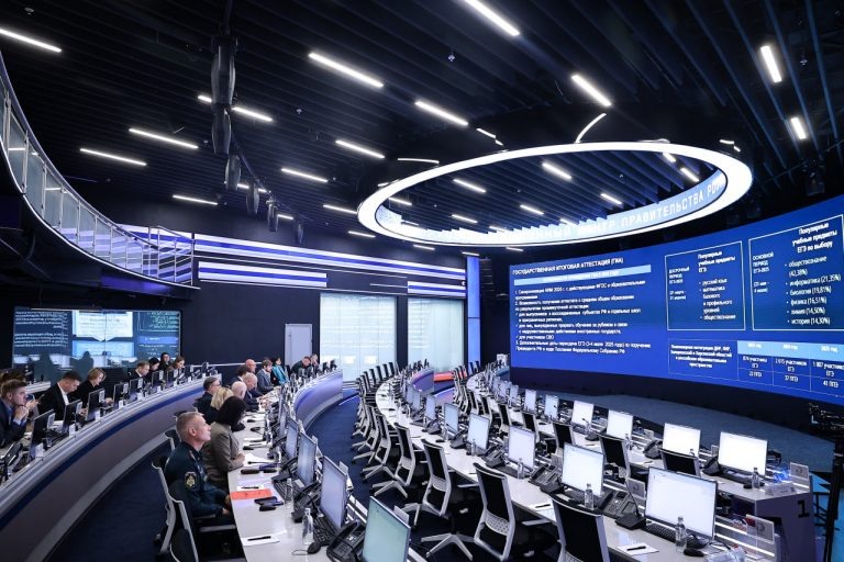    Организацией проведения ЕГЭ в 2025 году в России будут заниматься 300 000 специалистов «О»