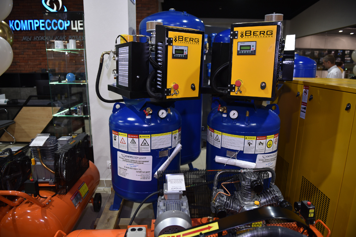 Вертикально расположенные компрессоры на ресивере