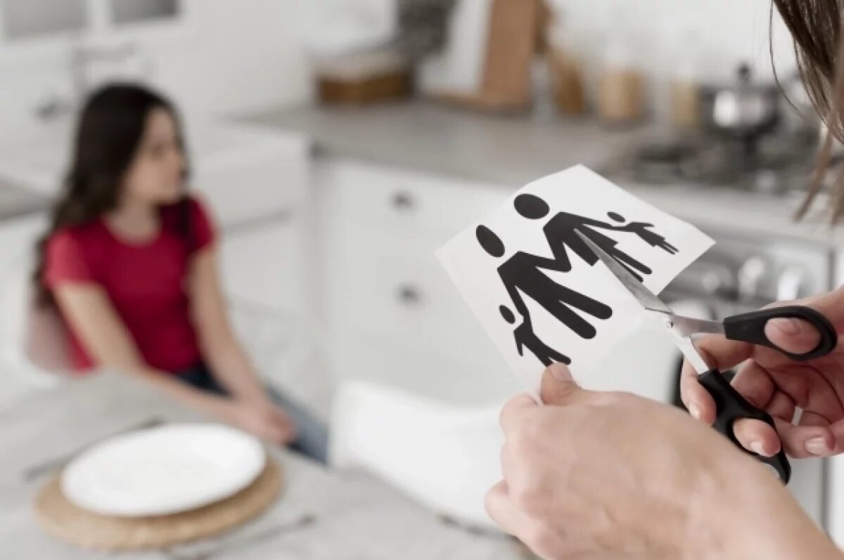    В Тверской области священник говорит с парами, которые хотят развестись