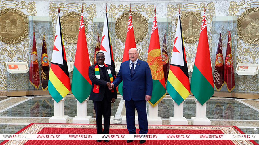     Новые совместные проекты определены на переговорах президентов Беларуси и Зимбабве