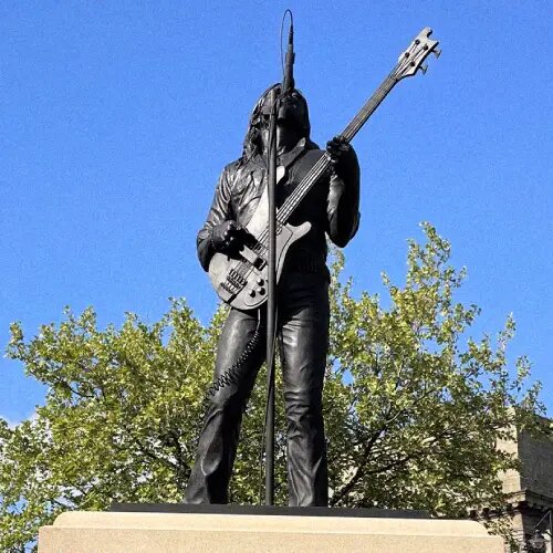    Фото: hellonearthzine