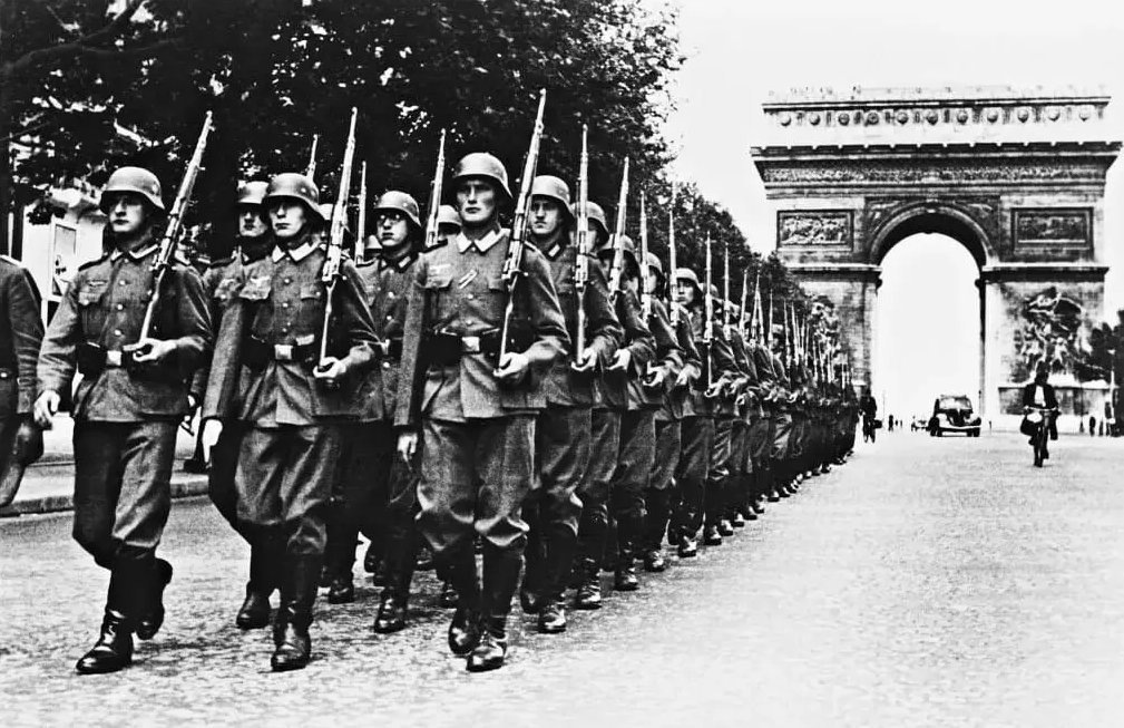 Парад Вермахта в Париже, 1940 год.