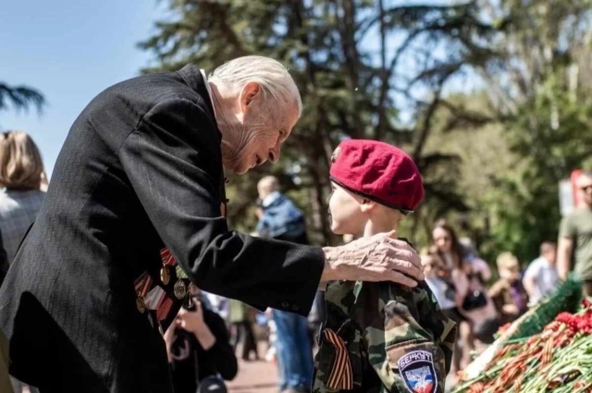    Ветеран ВОВ Георгий Рубиновский, принявший участие в закладке капсулы времени.