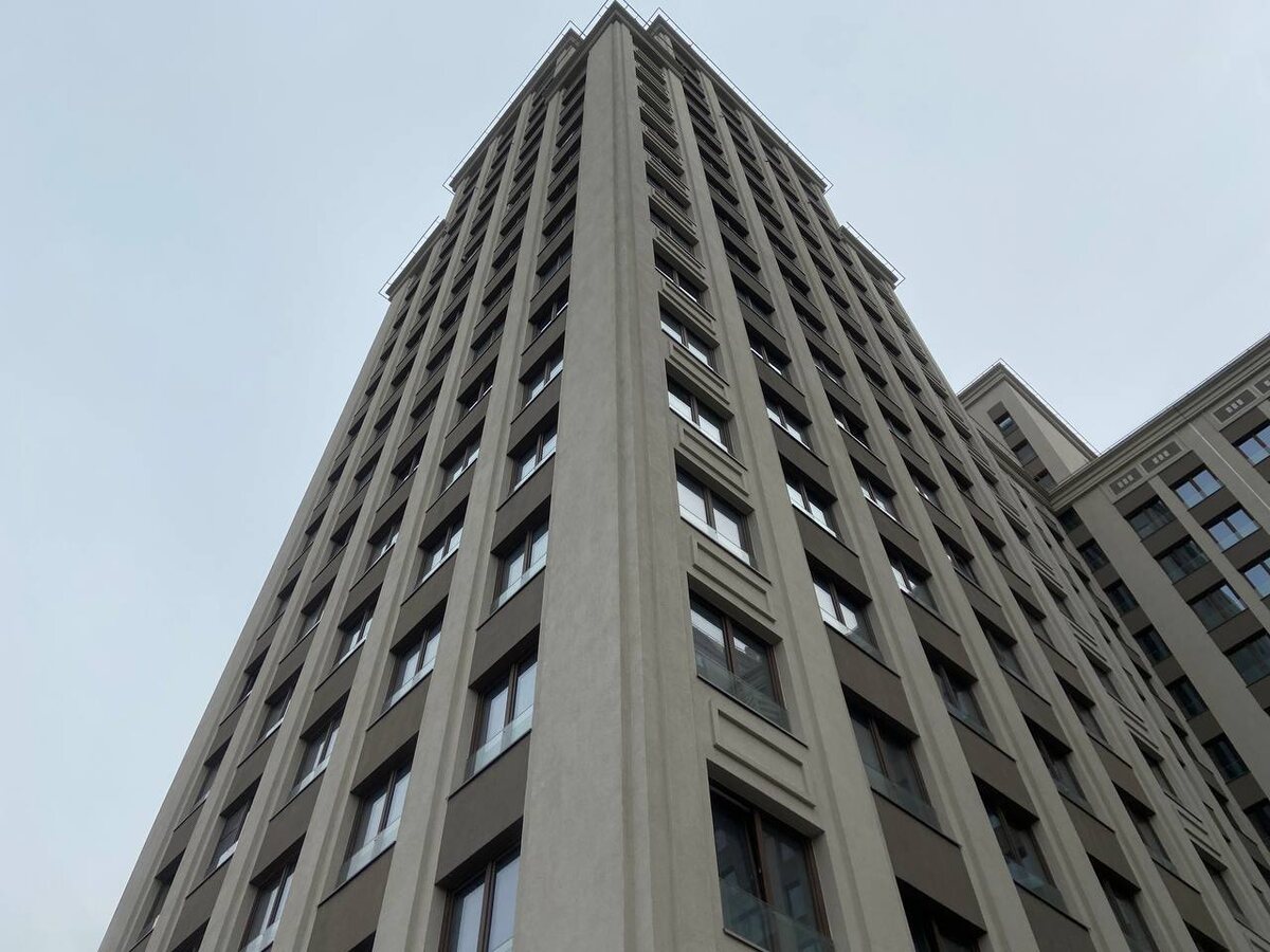  Красивые фасады жилого комплекса «Нобель» в стиле сталинского ампира