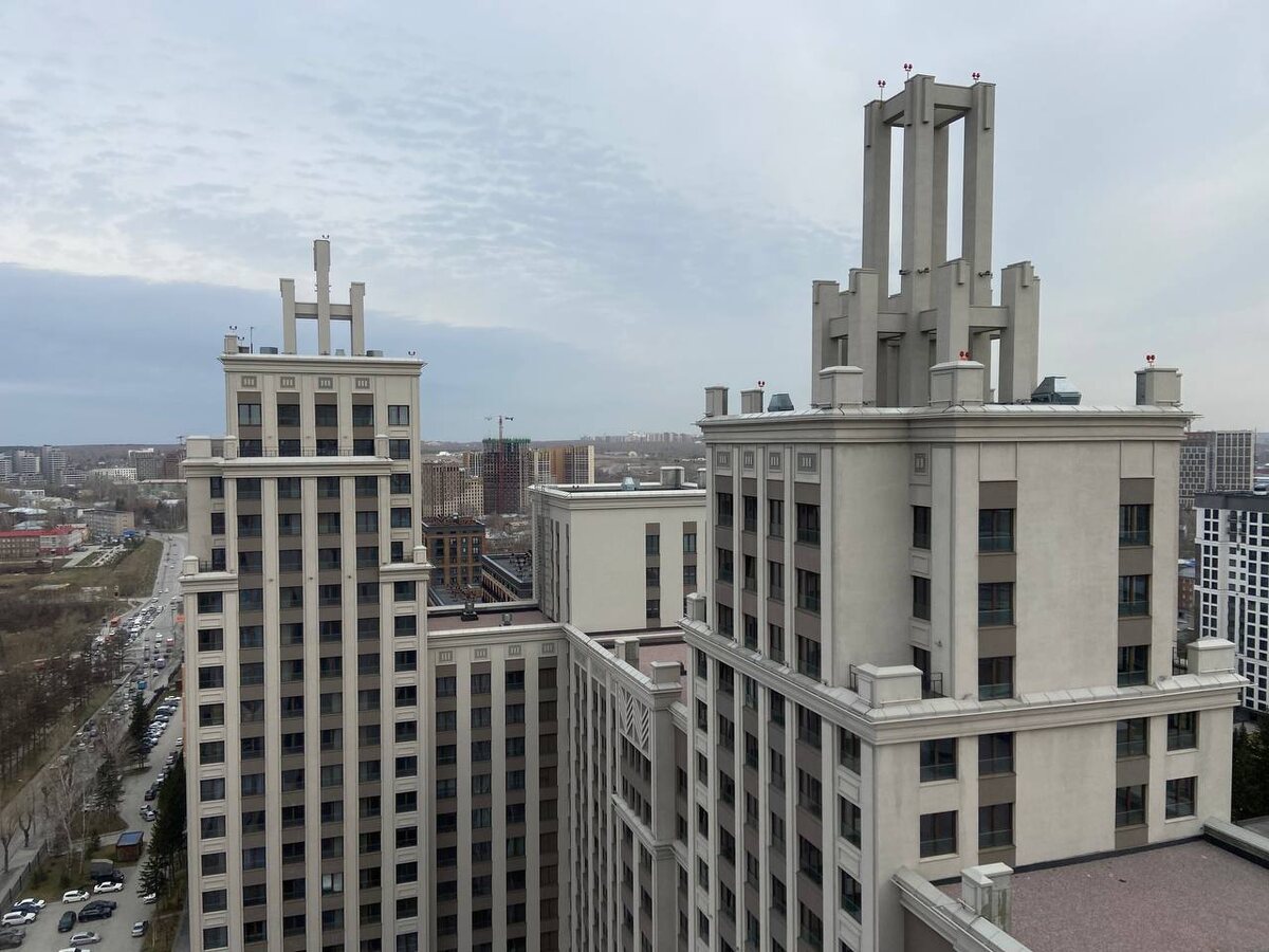 Красивые фасады жилого комплекса «Нобель» в стиле сталинского ампира