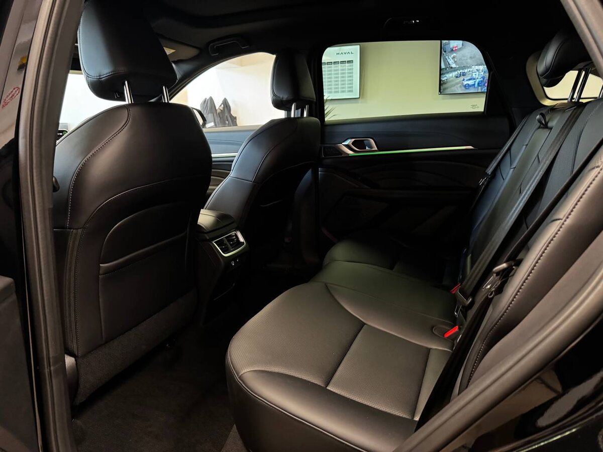 Сиденья с отделкой эко-кожей с перфорацией