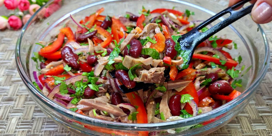 Обалденно вкусная закуска с супер заправкой. Без майонеза! Сочный и ароматный Грузинский салат. Украсит любой стол.