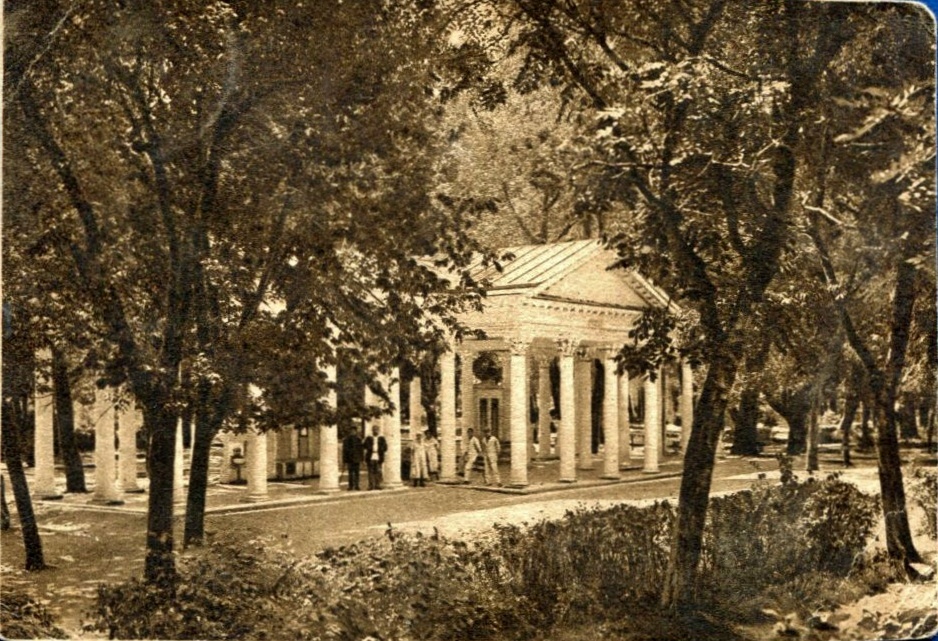 Старый бювет 4 источника, фото возможно 1920-х годов 