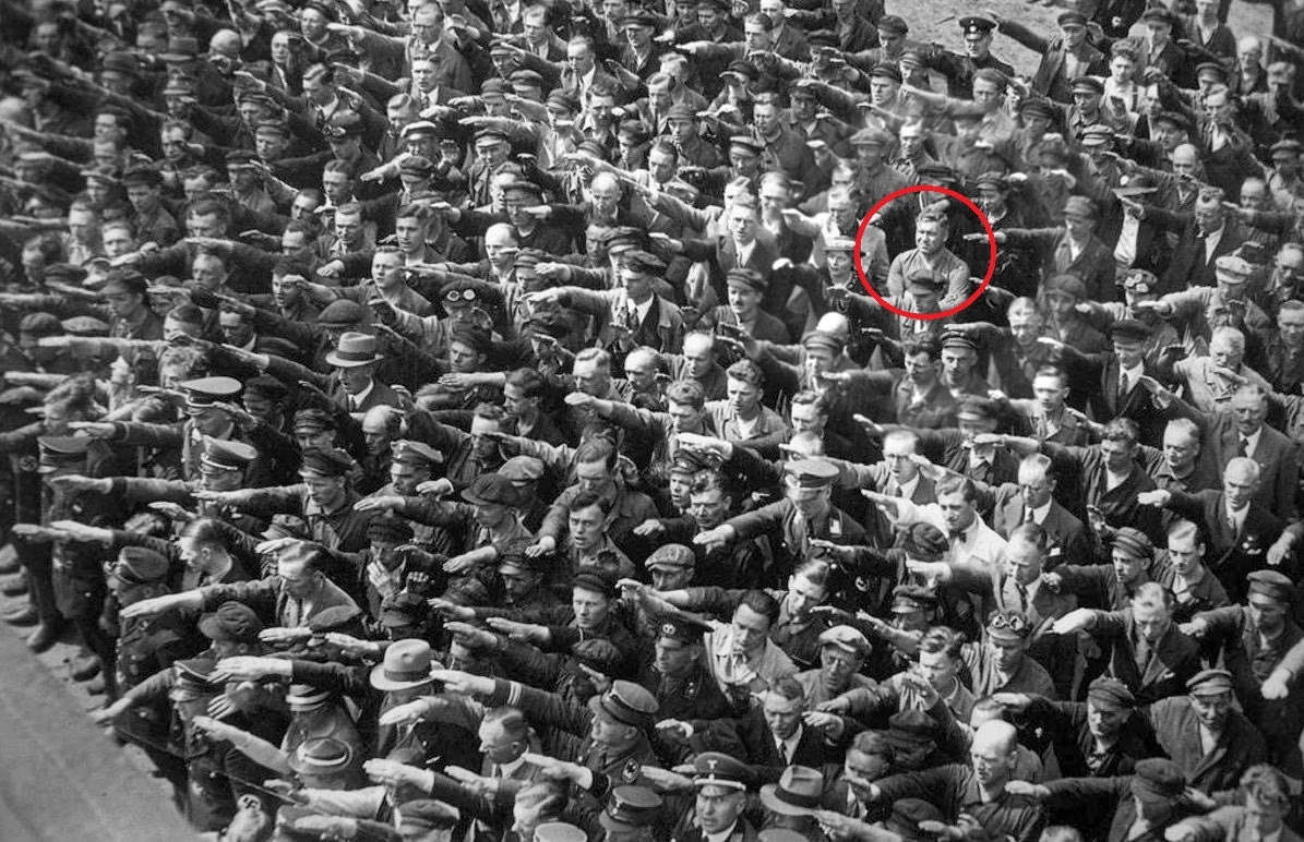 Фото: 13 июня 1936 года, верфь Blohm&Voss в Гамбурге, митинг по случаю спуска на воду корабля «Хорст Вессель», названного в честь активиста НСДАП