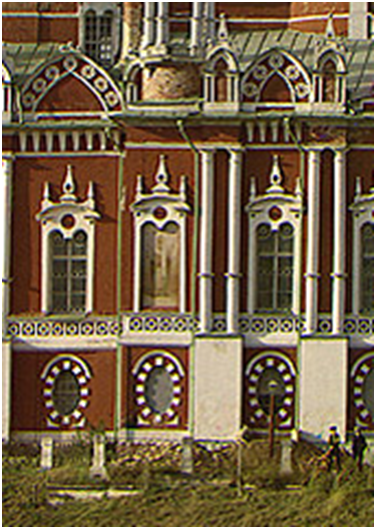 Место замурованных древних ворот, где по преданию явился Св. Чуд. Николае. Над ними написан образ святого, где пространственно в древности он находился на стене предыдущего храма 