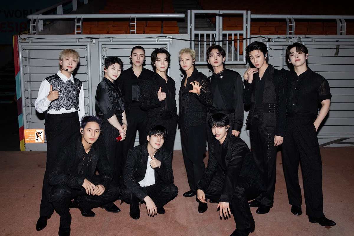    SEVENTEENСоцсети