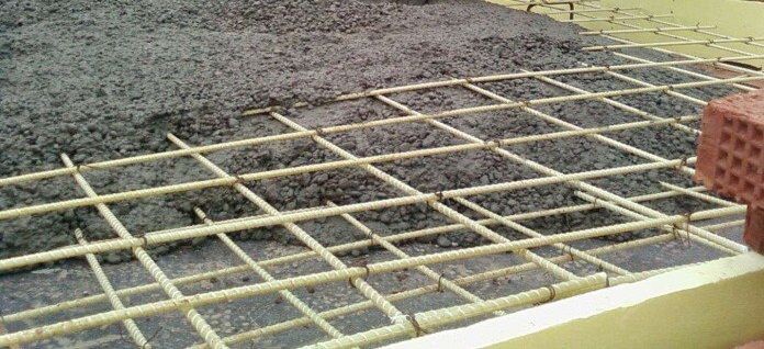 Заливка бетоном сетки из композитной арматуры