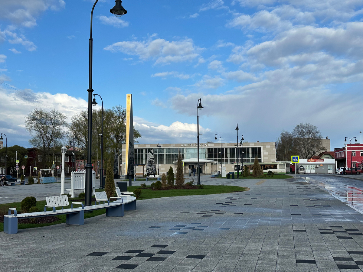 Автовокзал Вологды. Отсюда отправляются автобусы по межобластным, междугородним и пригородным направлениям. Самыми востребованными рейсами являются — Череповец, Ярославль, Петрозаводск, Никольск и другие. Я поехал с этого вокзала в Кириллов.