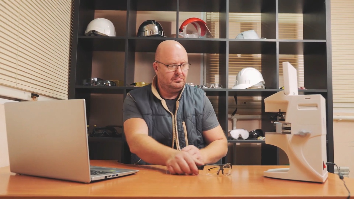 Специалисты завода Еланпласт