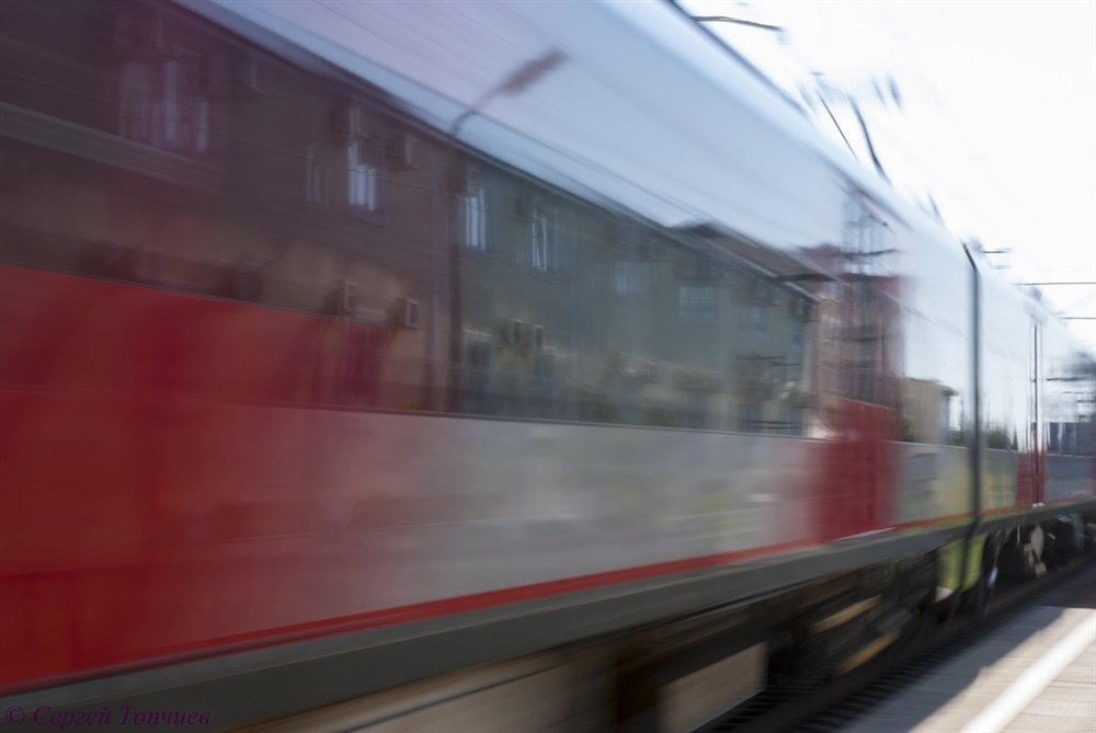 Мчится поезд