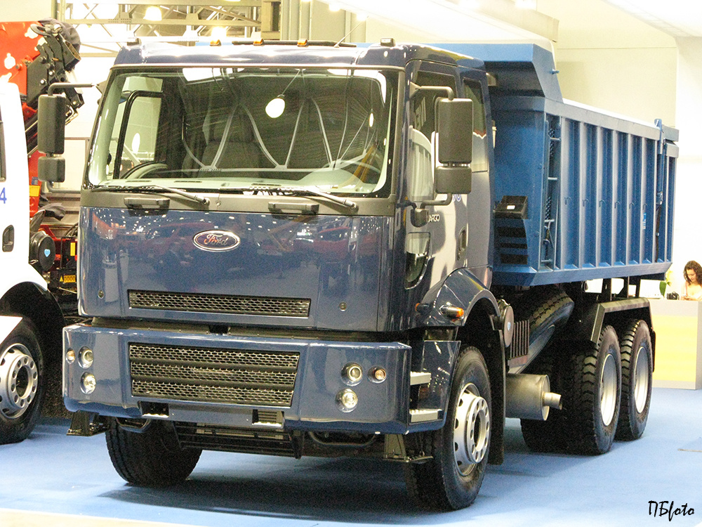 Самосвал Ford Cargo 3430D. 