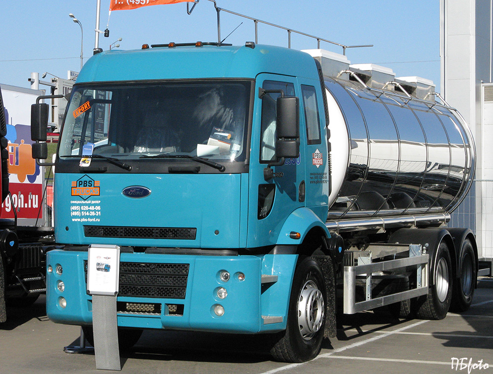 Автоцистерна объёмом 16 м/куб на шасси Ford Cargo 2530T с колёсной формулой 6х2. Полная масса - 25 т. 