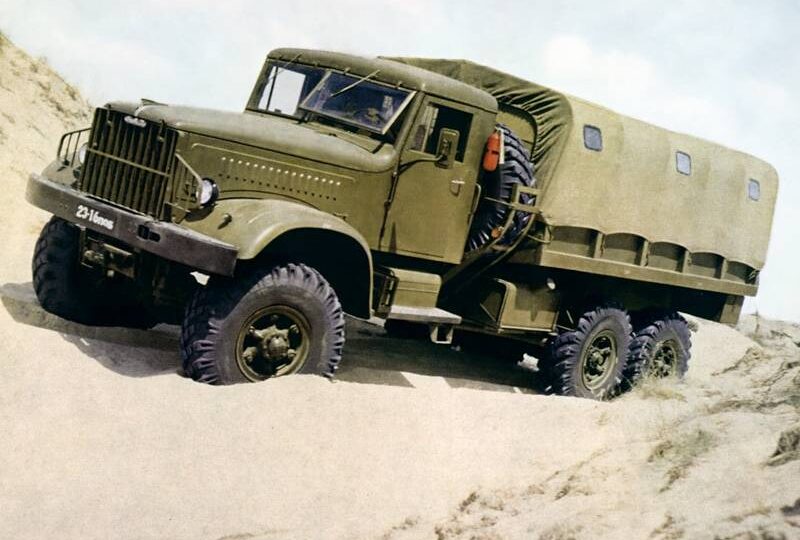 КрАЗ-214. Украинский солдат родом из Ярославля. Медведь на капоте.