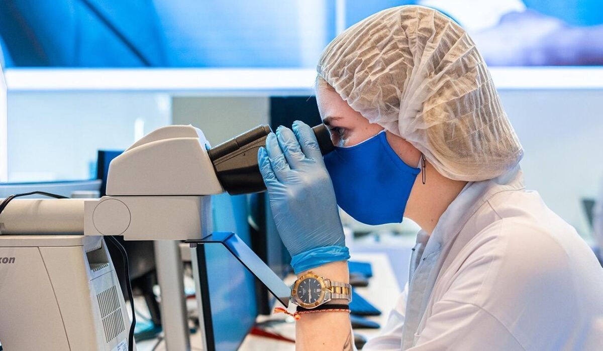     Врач проводит диагностику. Источник: mos.ru Автор фото: М.Мишин