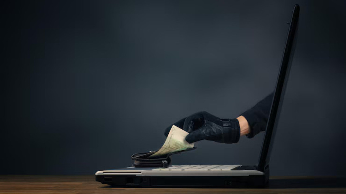    Мошенники выманивали у курянки интимные фотографии