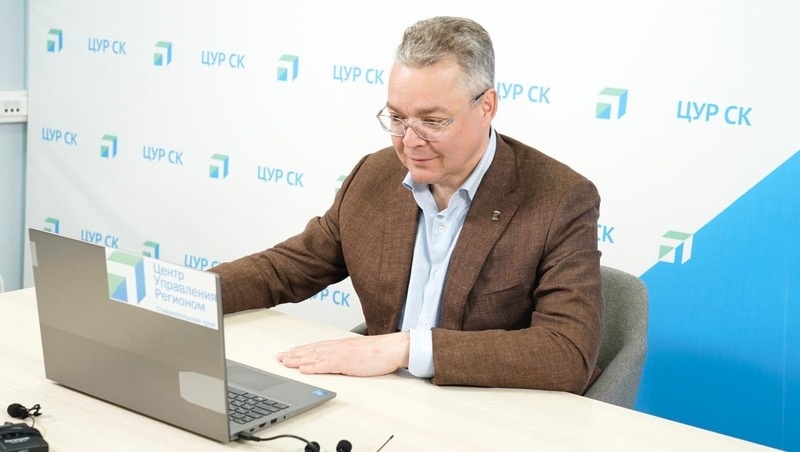    Прямую линию в мае Владимир Владимиров провёл, отвечая на вопросы в соцсетях Фото: Правительство Ставропольского края