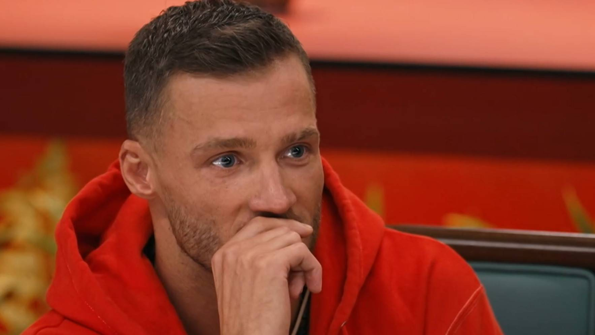 Кадр из шоу "Сокровища императора"/ ТНТ
