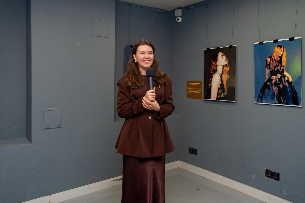 Открытие выставочного проекта «Увидеть особенное» от Ангелины Манской. Пространство Арт Ель. Новосибирск. Фотография - www.openmainphoto.ru