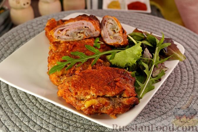 свинина, сыр твёрдый, балык (ветчина), соль, перец чёрный молотый, горчица, паприка молотая, мука, масло растительное