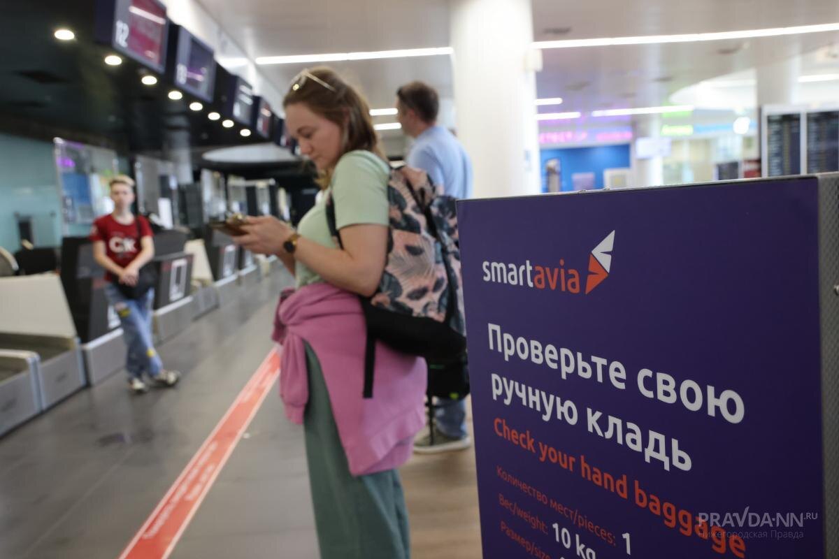    Вылеты отменялись каждый час, поэтому уехать домой и дождаться вылета там пассажиры не могли