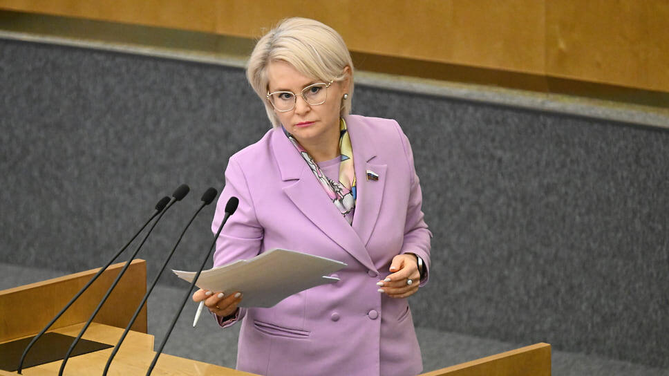 Член комитета ГД России по просвещению Эльвира Аиткулова.📷Фото: Дмитрий Духанин / Коммерсантъ