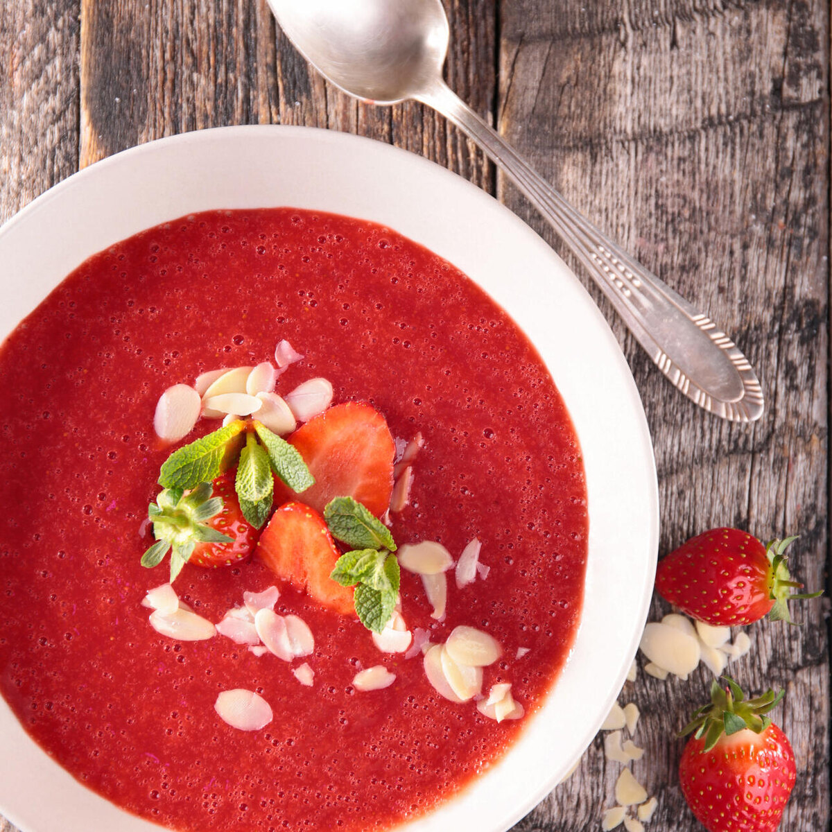    Гаспачо с клубникой 123RF/legion-media.ru