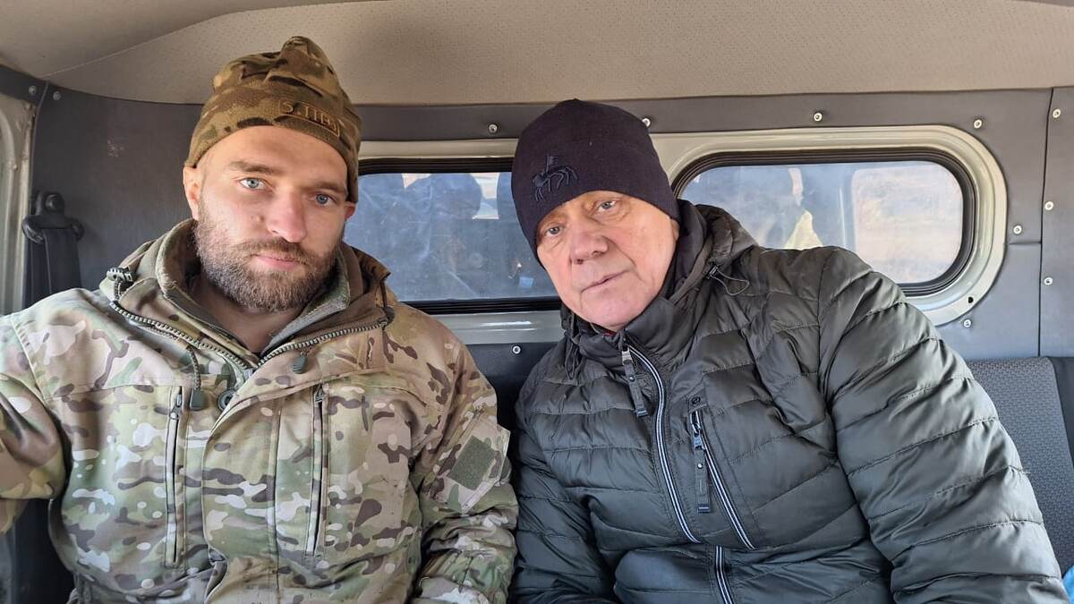 Родион Михайлов в зоне СВО с выпускником Алданского детдома, позывной "Казак"