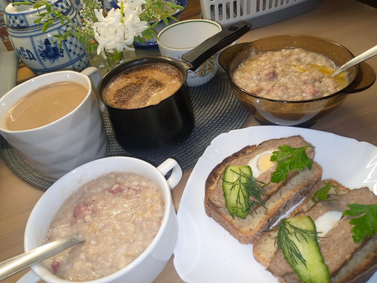 Завтрак. Каша с фруктами.