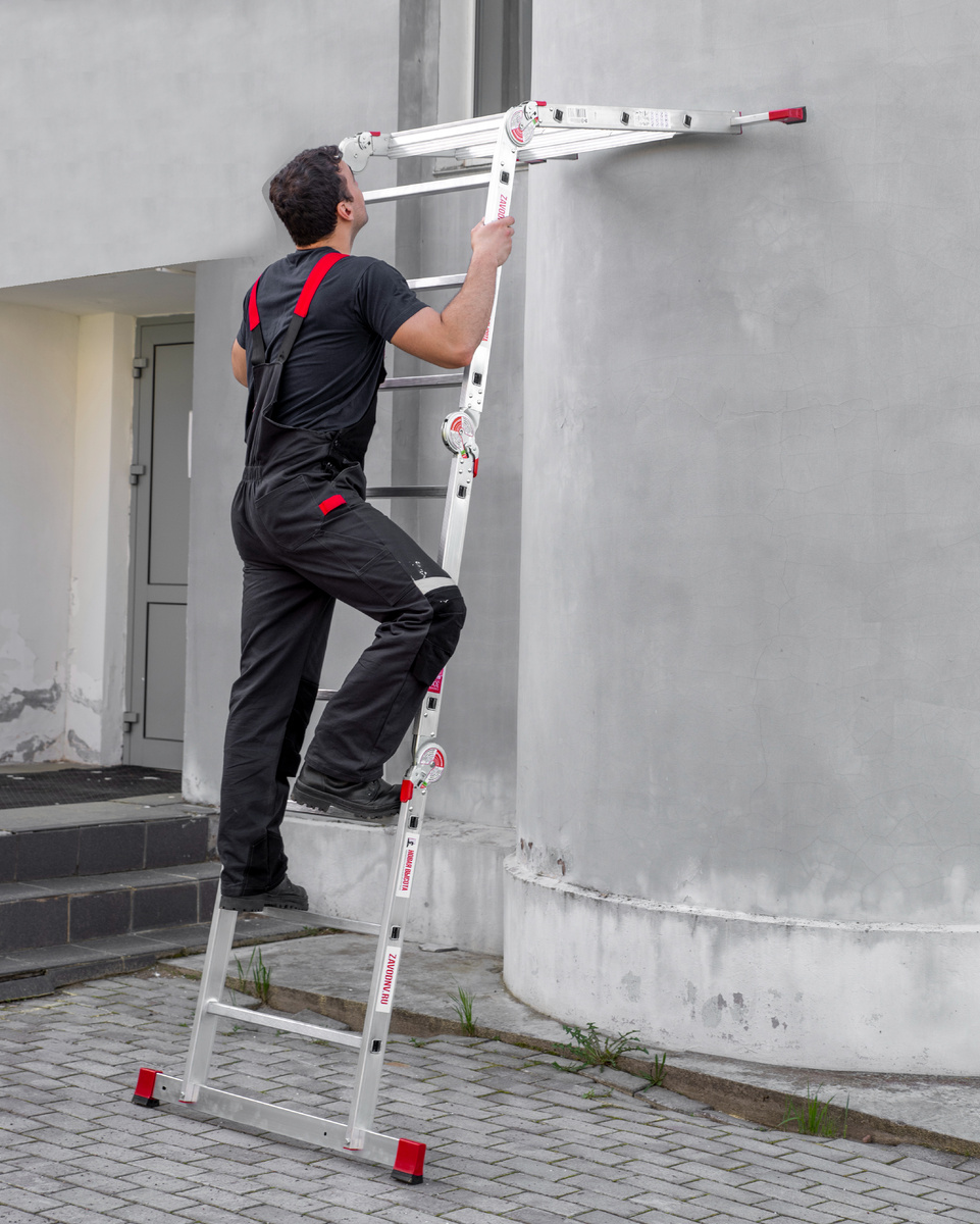 Профессиональная алюминиевая шарнирная лестница-трансформер с развальцованными ступенями и помостом, ширина 650 мм NV 3335