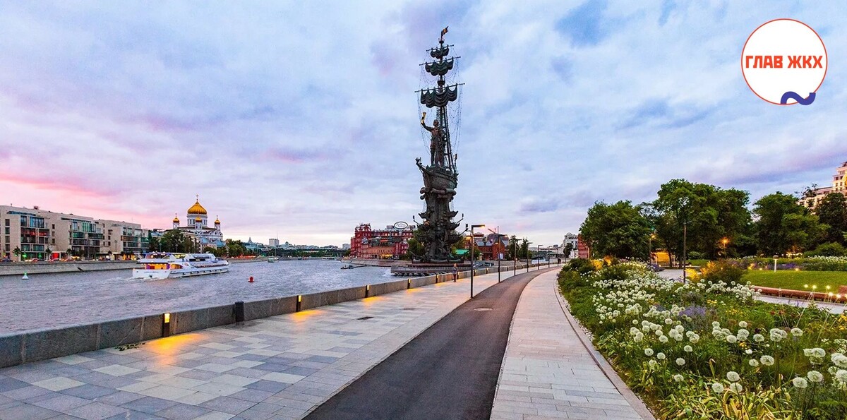 Сотрудники Комплекса городского хозяйства Москвы обновят десять набережных

