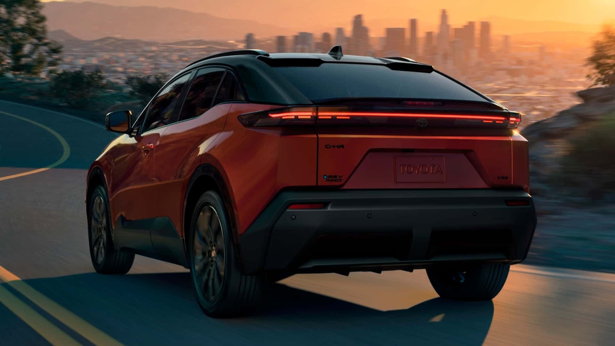 Новый мощный электрокроссовер ускоряется быстро