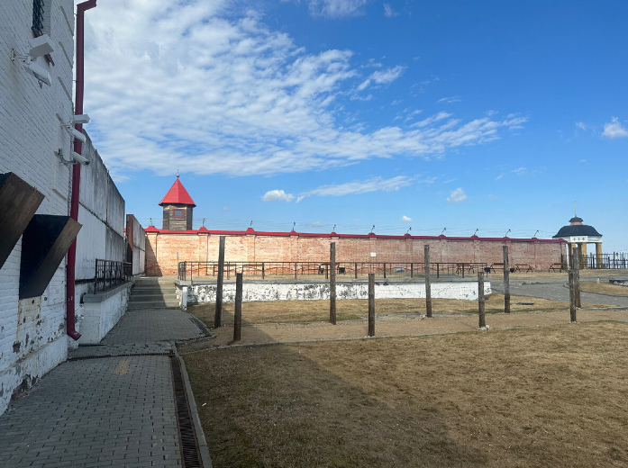 Стена расстрела в Тюремном замке в Тобольске.