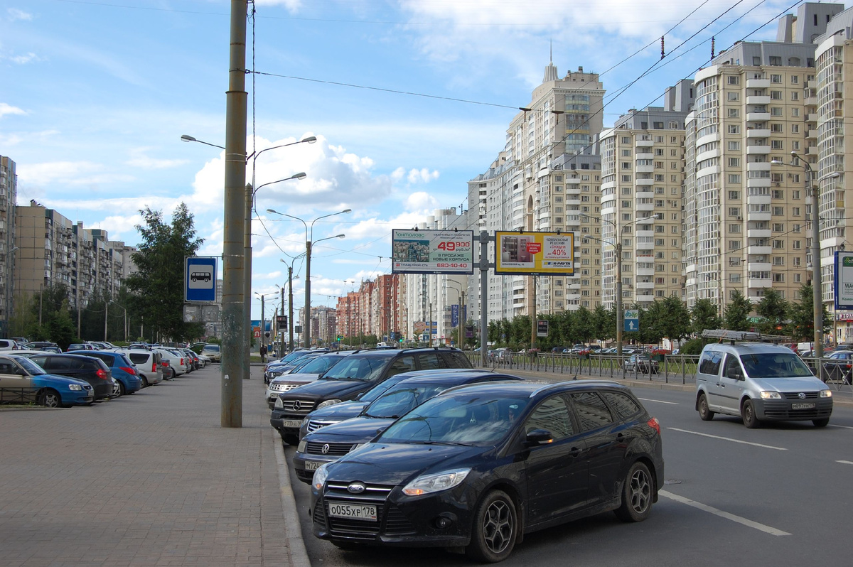 Комендантский проспект. Авторство: Фидель22. Собственная работа, CC BY-SA 4.0, https://commons.wikimedia.org/w/index.php?curid=36681807