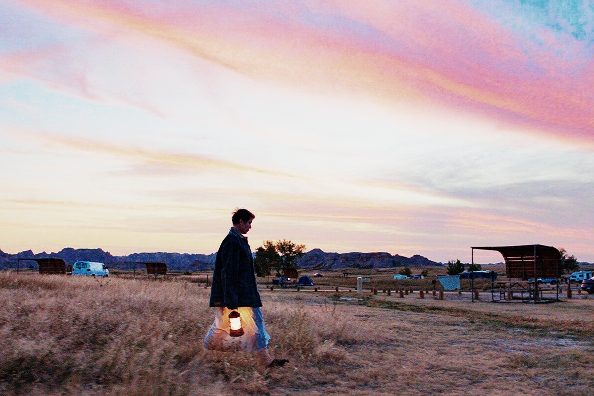 ГГ идет куда то.. 