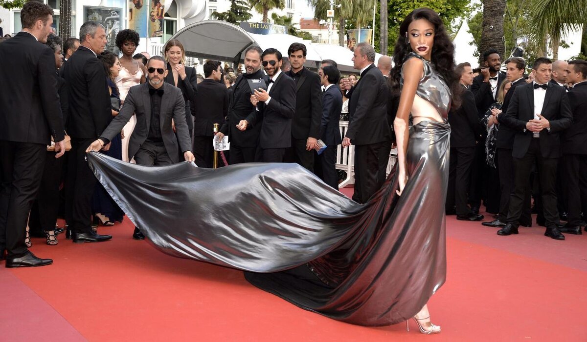     Красная дорожка под прицелом: как менялся самый строгий дресс-код Каннского кинофестиваля