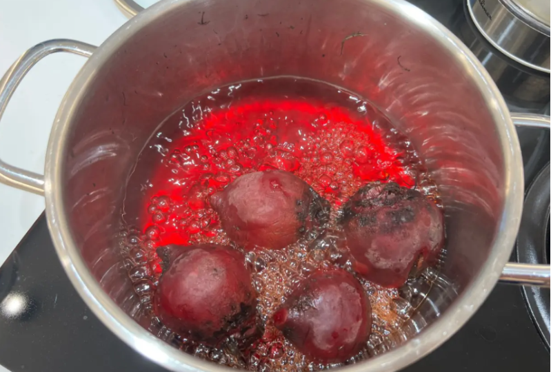 Как быстро отварить свеклу и как ускорить процесс варки?