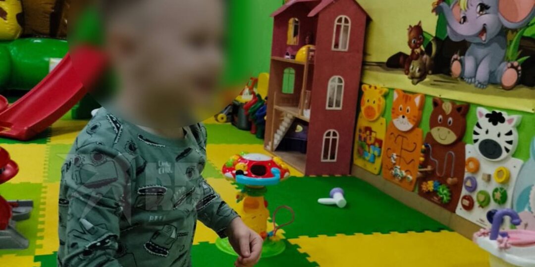 «Мой улыбашка, как же тебя не хватает»: 3-летнего малыша настигла страшная смерть в садике
